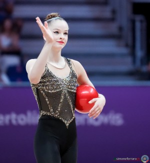 aa q demierre norah sui ph simone ferraro sfa05393 copia